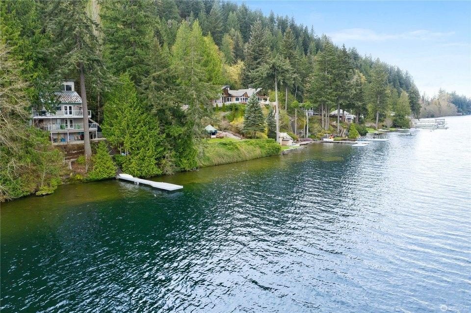 Lakefront homes and docks at Sudden Valley on Lake Whatcom